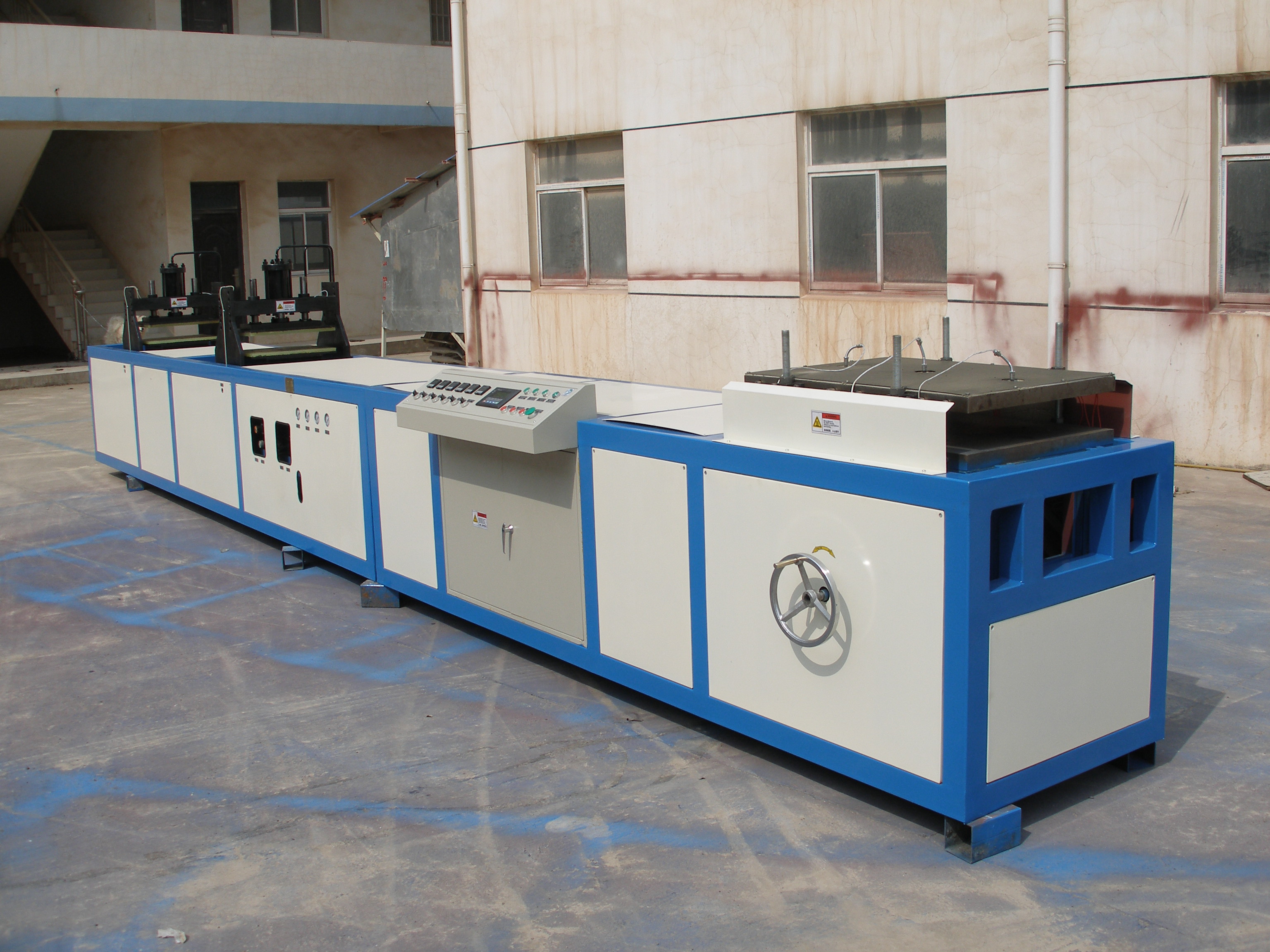 玻璃钢型材拉挤机图片